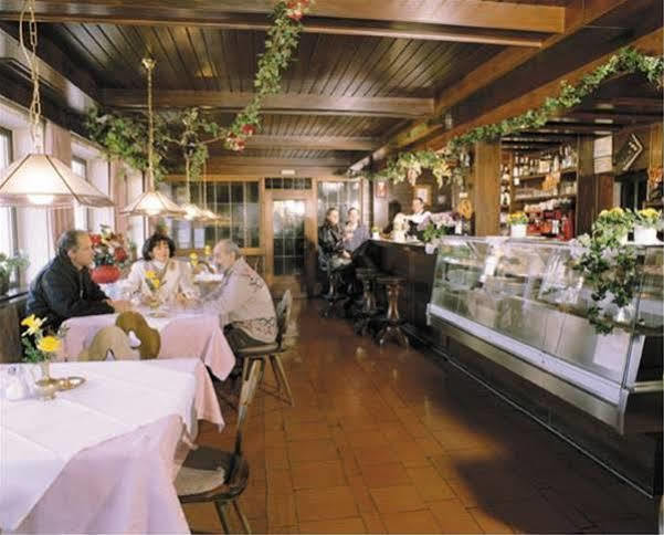 Hotel Moritz Dobbiaco Exterior photo
